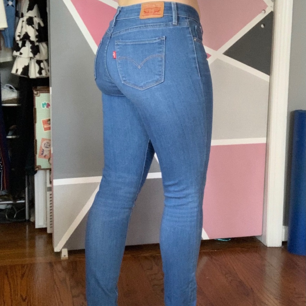 low-rise skinny levi’s